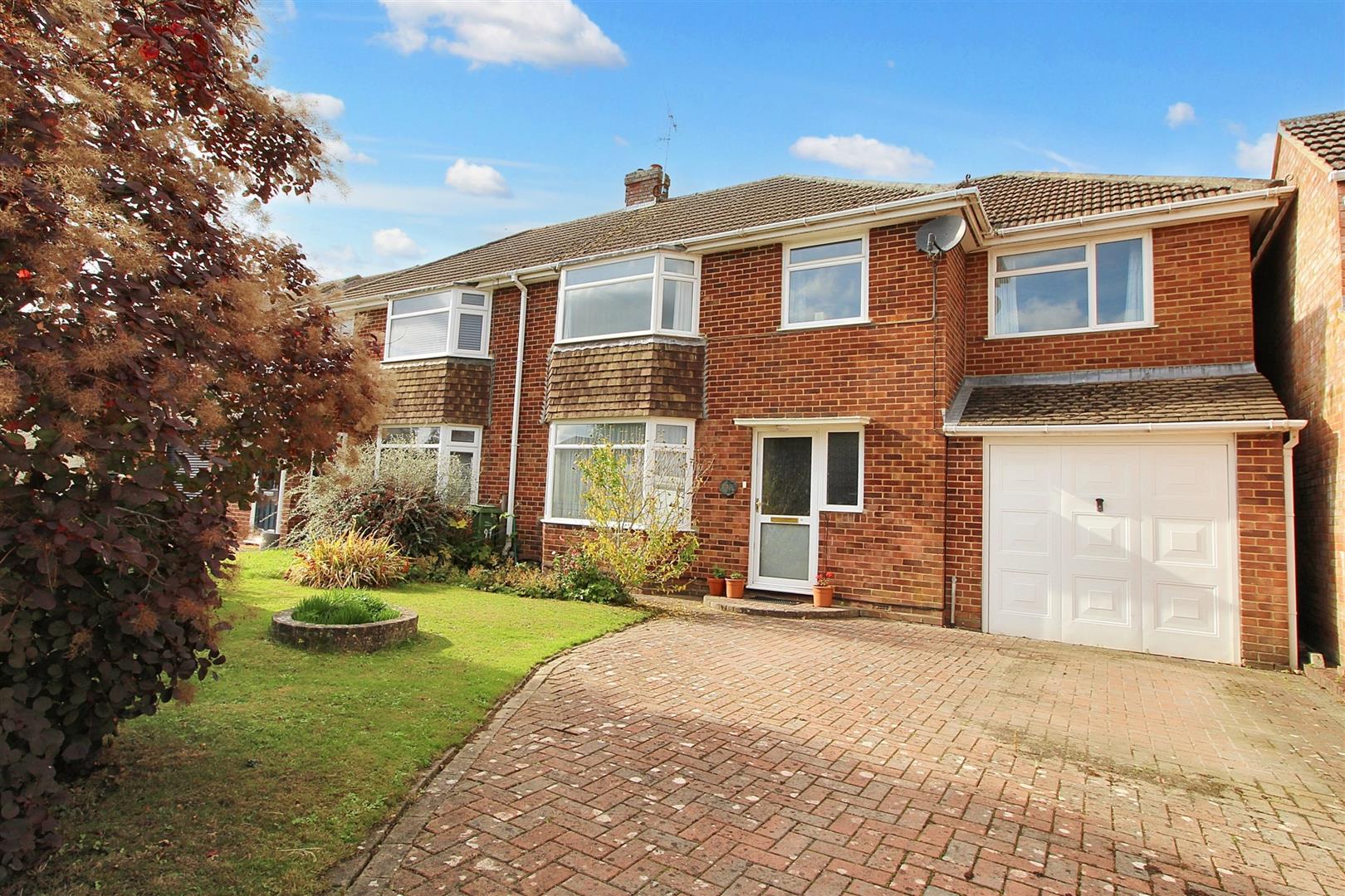 4 bed property in Warborough Avenue, Reading
